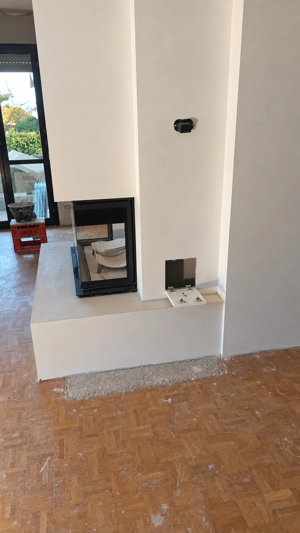 Rivestimento camino e parete attrezzata